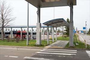 5. The shuttle bus stop is in the parking lot after crossing the crosswalk.