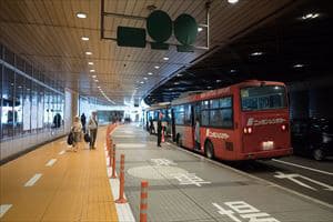 7. If you use any Arrival Gates  After checking in at the reception desk, staff will guide you to go to the bus stop to the left of the entrance so you can go to the service office.