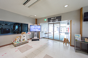 3. After making a procedure, go out from the exit on the left side of the rental car counter.