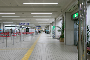 3. 【For International Flights】Go straight on the left of each Airline Check-In Counter.