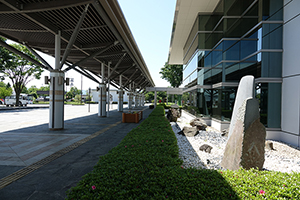 5. Go to the right to cross to the parking lot.