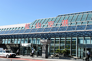 松山空港の外観写真