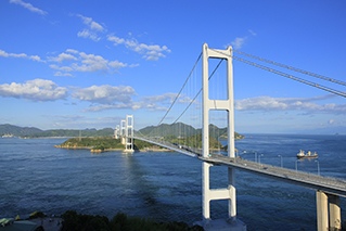 松本空港から車で約1時間半の来栖海峡大橋