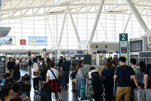5. Go straight to Check-in Counter 1 on the northern side of the third floor. Then go outside through the Departure Entrance 1.