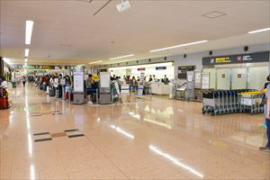 8. 【For International Flights】 Ask the Information Counter to contact the rental office or call the office by yourself to request a transfer.