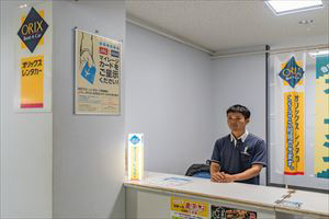 2. Go to the car rental counter near the entrance, and you will be picked up by the car rental company.