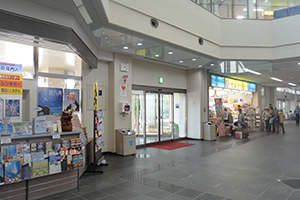 3. [Orix Rent A Car Miyakojima Airport Counter] After the reception, go out from the exit on the right side of the counter.