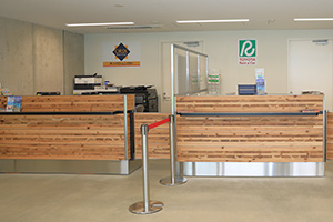 3. [For domestic flights] Please apply at the counter of the reserved car rental company.