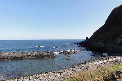 満潮時の水無海浜温泉