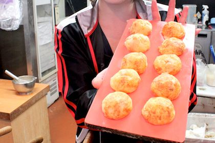 明石焼きと店員