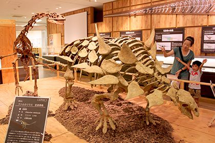 恐竜の骨格レプリカ