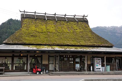 茅葺き屋根の店