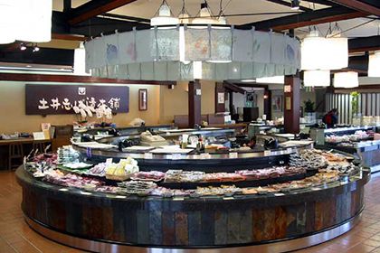 円形の台がある売り場