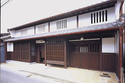 ならまち格子の家