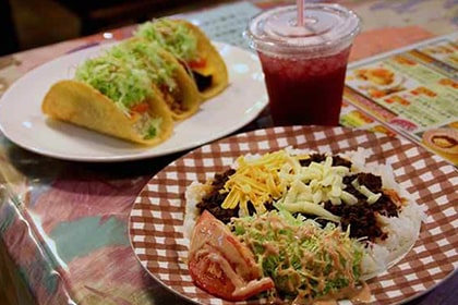 タコライスとタコス