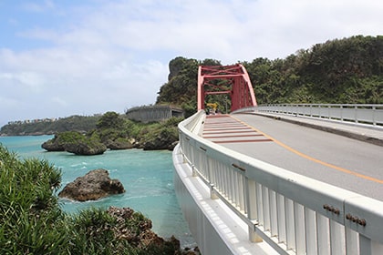 伊計大橋と海