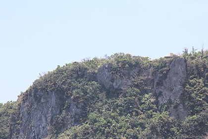 宜名真漁港から見た茅打バンタ