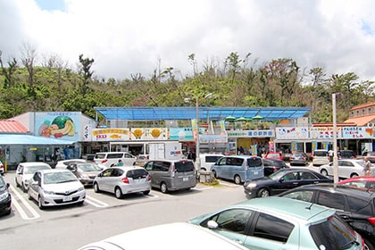 許田外観と駐車場