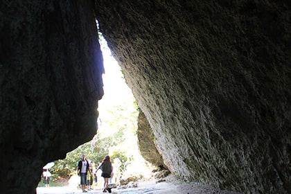 斎場御嶽の三角形の空間