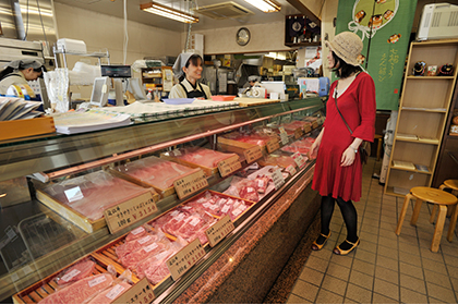 ショップで買い物シーン