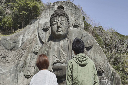 鋸山にある日本寺の大仏